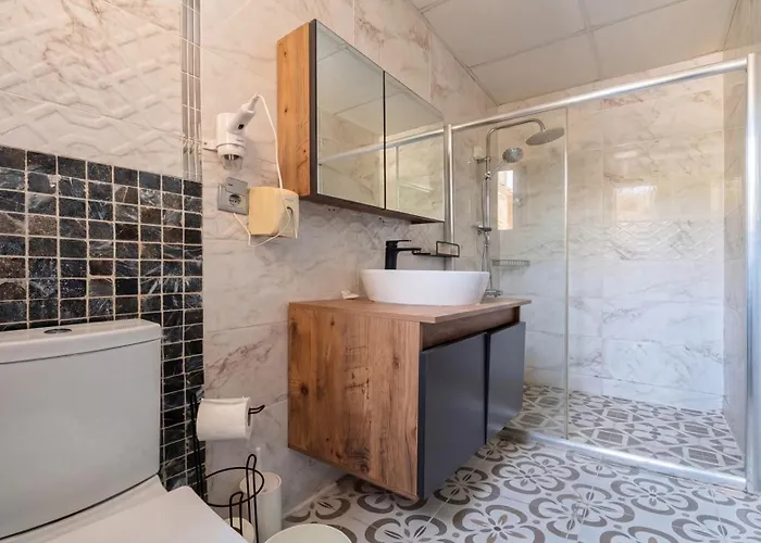 Stone House Foca 호텔 Yenifoca